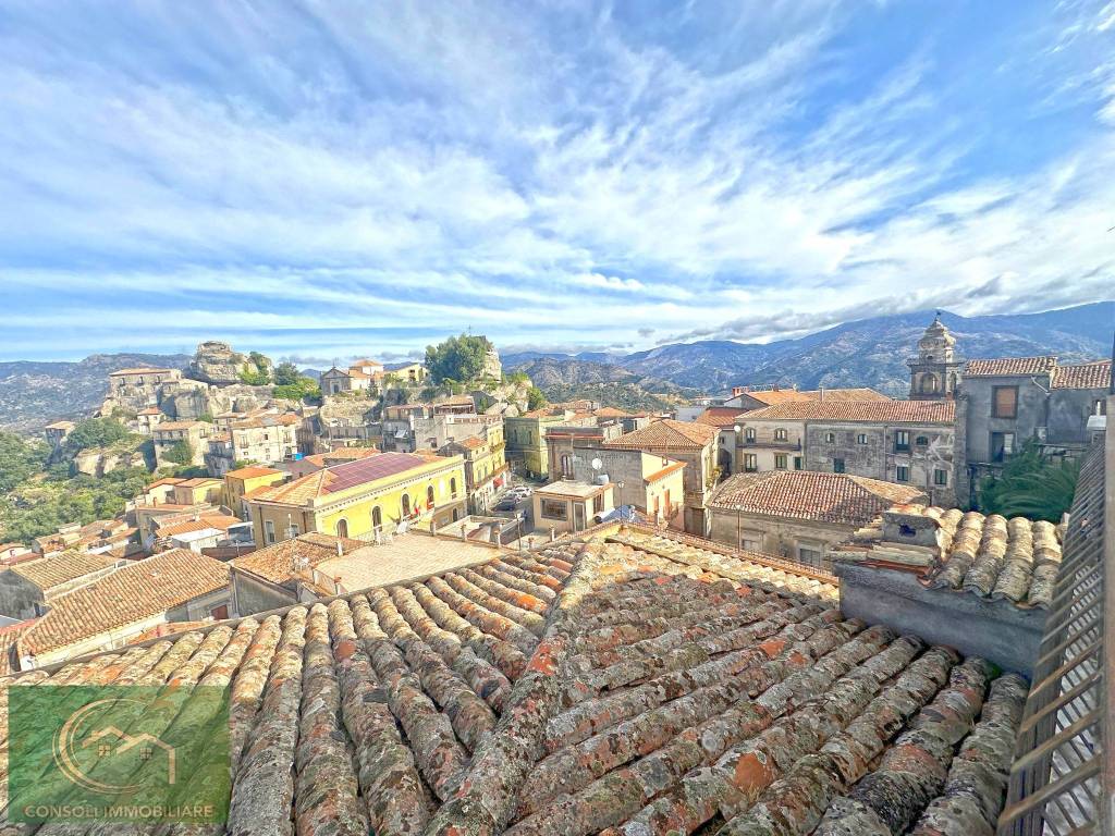 Casa indipendente a Castiglione di sicilia in Via San Pietro - Foto 5