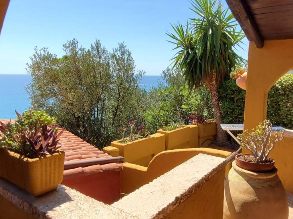 Villa a Finale ligure in Via Guglielmina d'Olanda - Foto 2