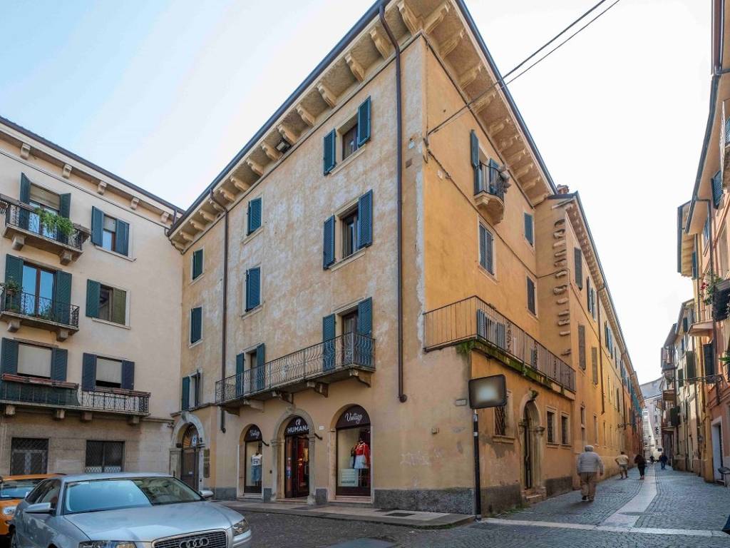 Appartamento a Verona in Piazza delle Pasque Veronesi - Foto 2