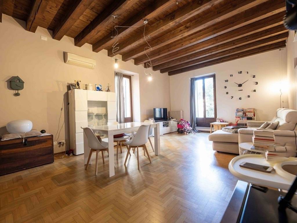 Appartamento a Verona in Piazza delle Pasque Veronesi - Foto 5