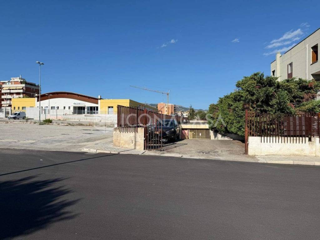 Box / garage a Manfredonia in Via Tenente Mauro Sinigaglia - Foto 2