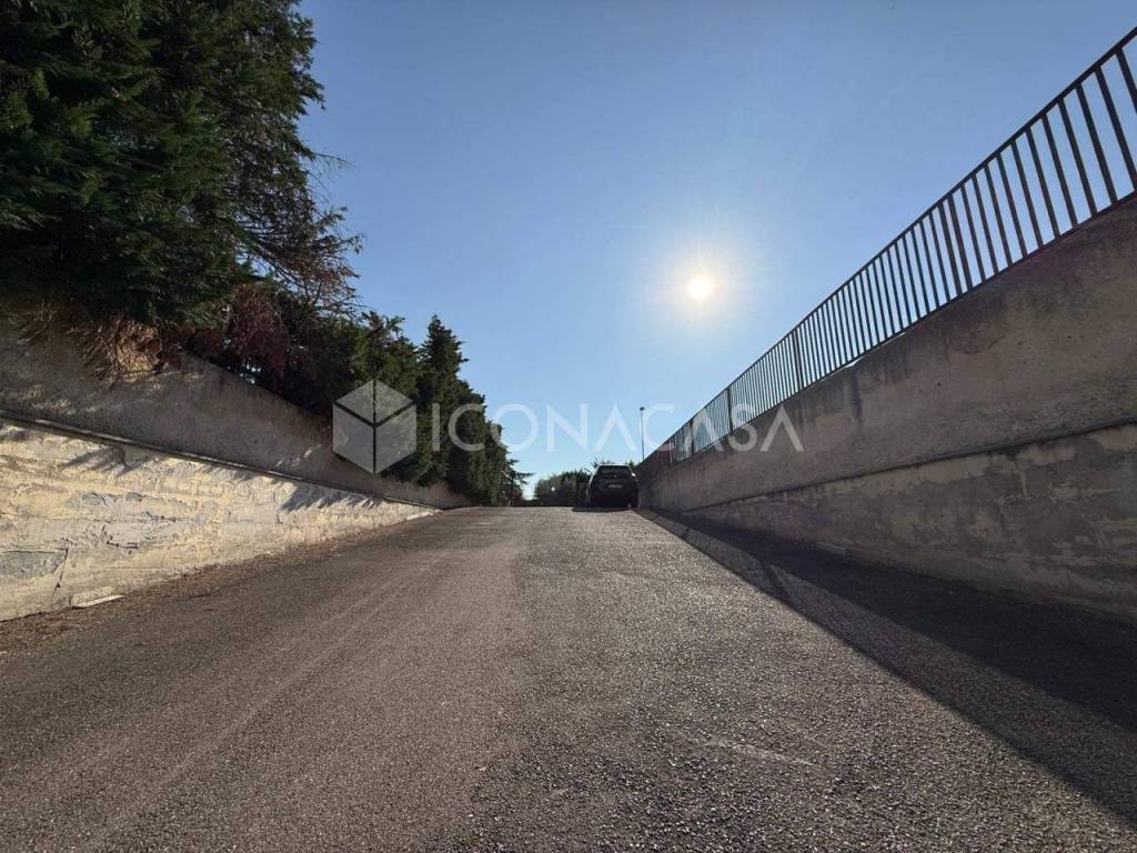 Box / garage a Manfredonia in Via Tenente Mauro Sinigaglia - Foto 4