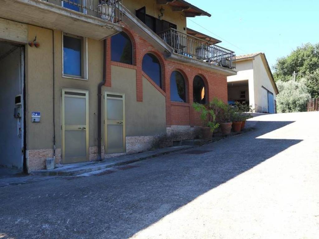 Casa indipendente a Chiusi - Foto 2