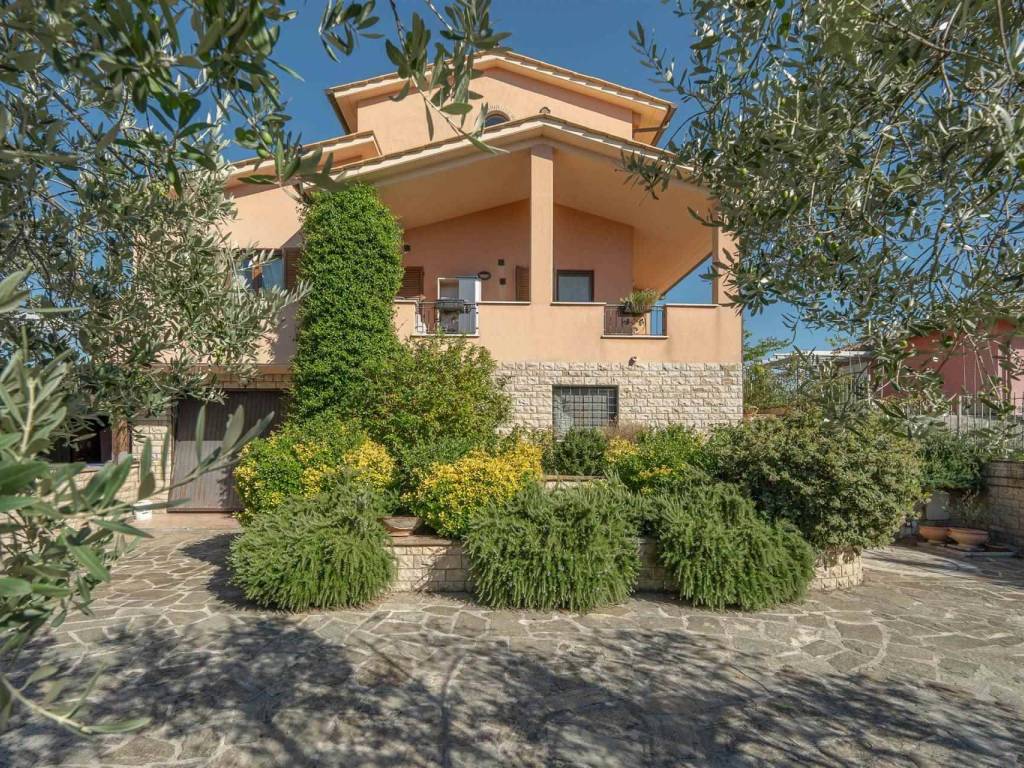 Casa indipendente a Bevagna in Via Sant'Anna, 6 - Foto 2