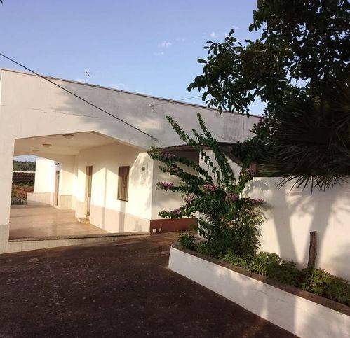Villa a Ceglie messapica in Via Farfara - Foto 2