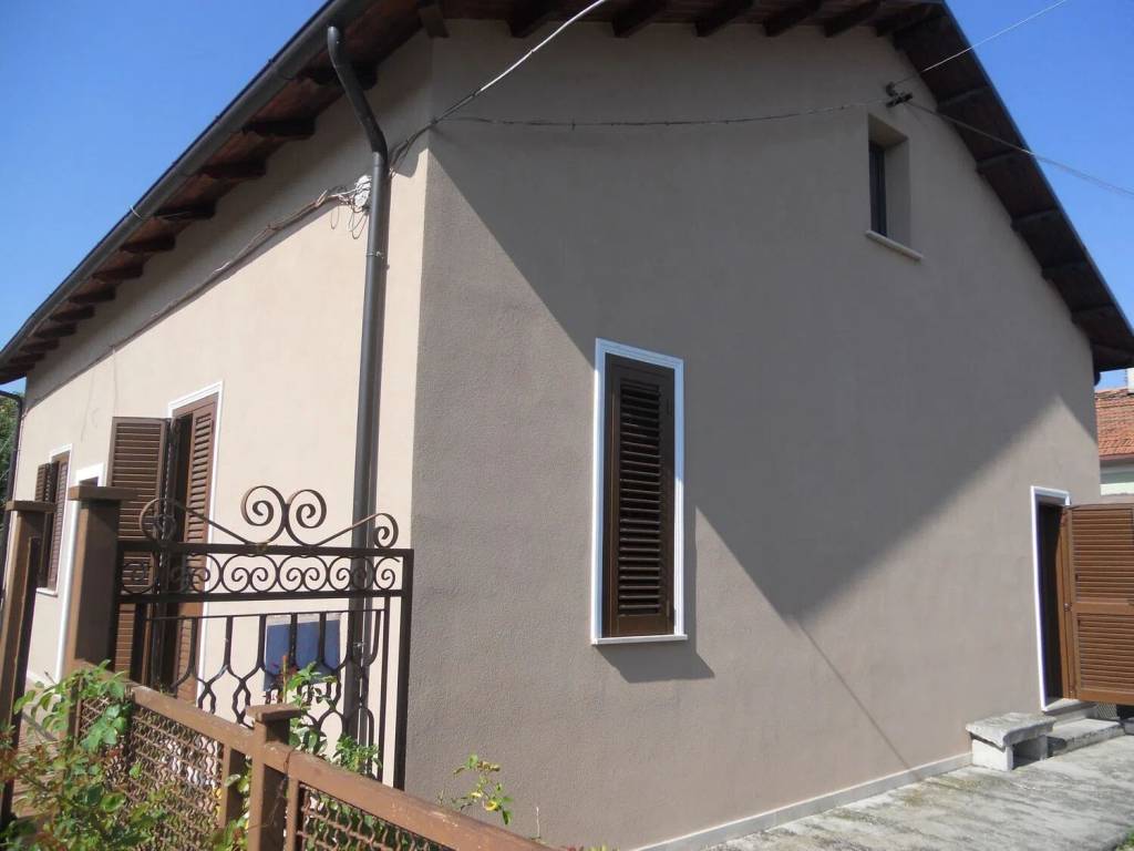 Villa a Scurcola marsicana in Via Trieste, 1 - Foto 2