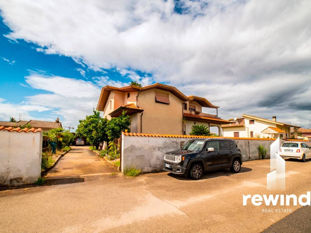 Villa a Cisterna di latina in Via degli Aceri, 25 - Foto 3