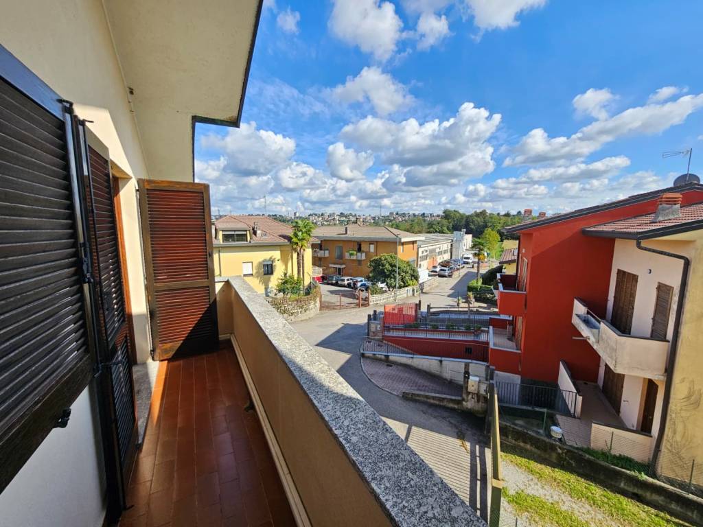 Appartamento a Cucciago in Via Canova - Foto 2