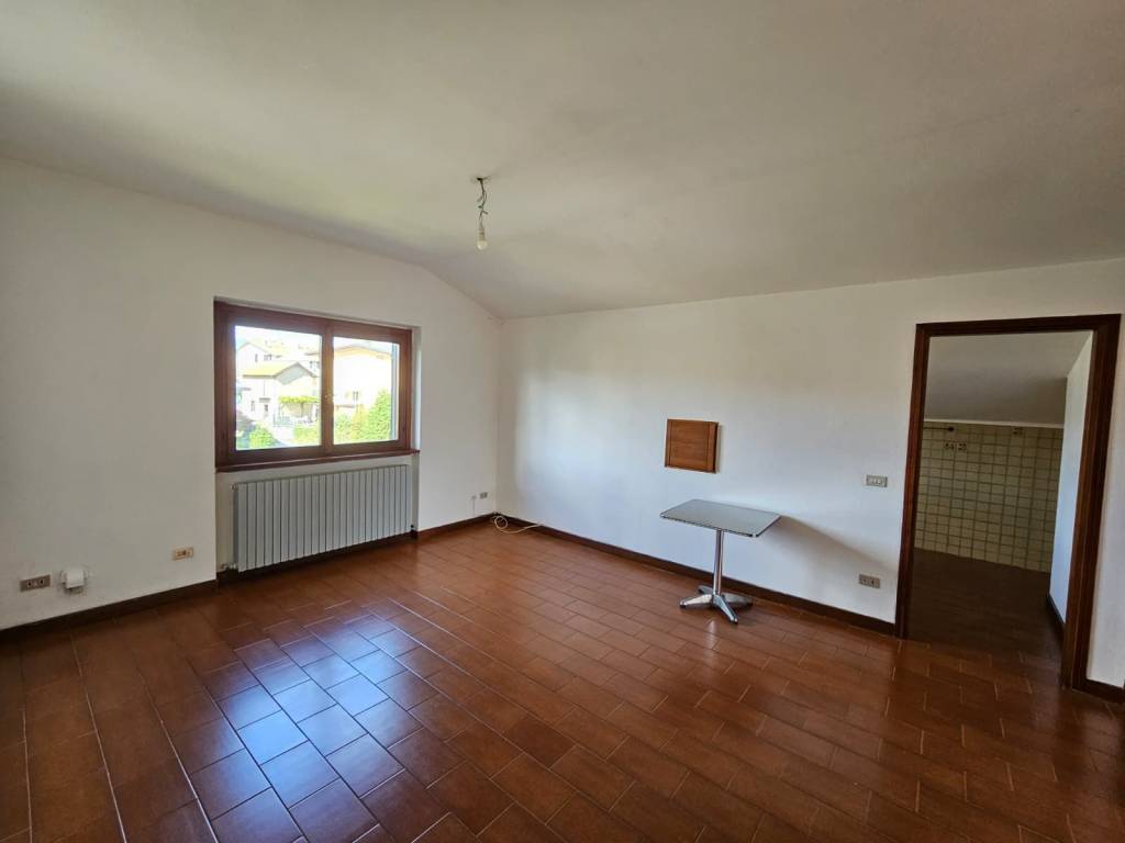 Appartamento a Cucciago in Via Canova - Foto 3