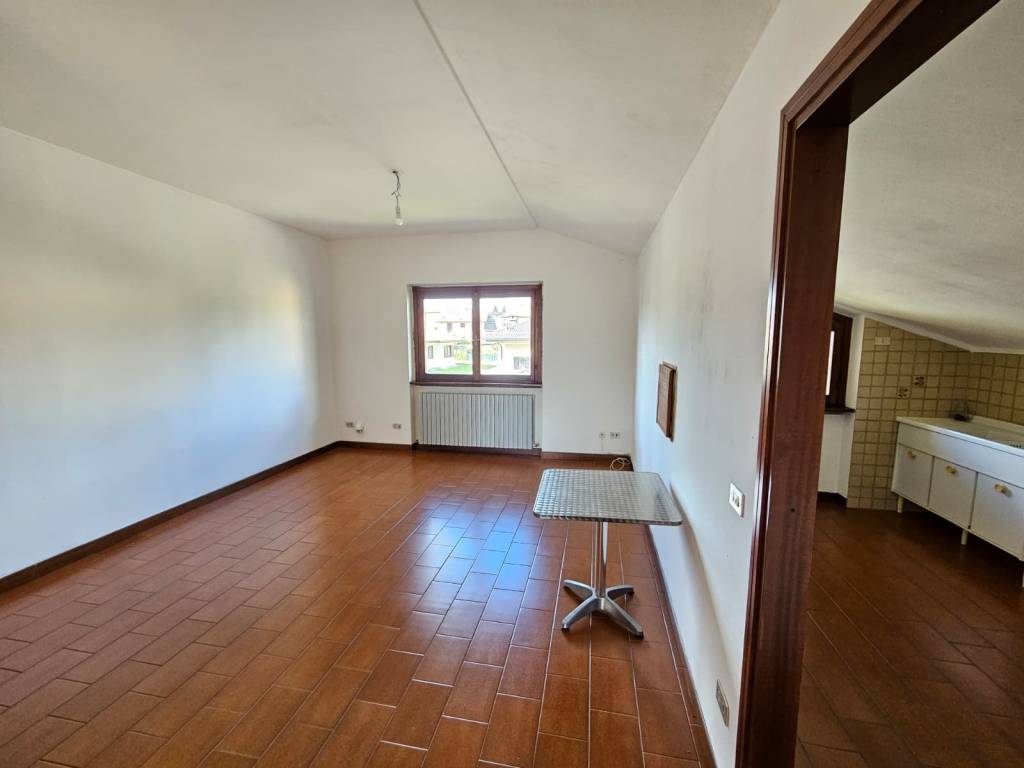 Appartamento a Cucciago in Via Canova - Foto 4