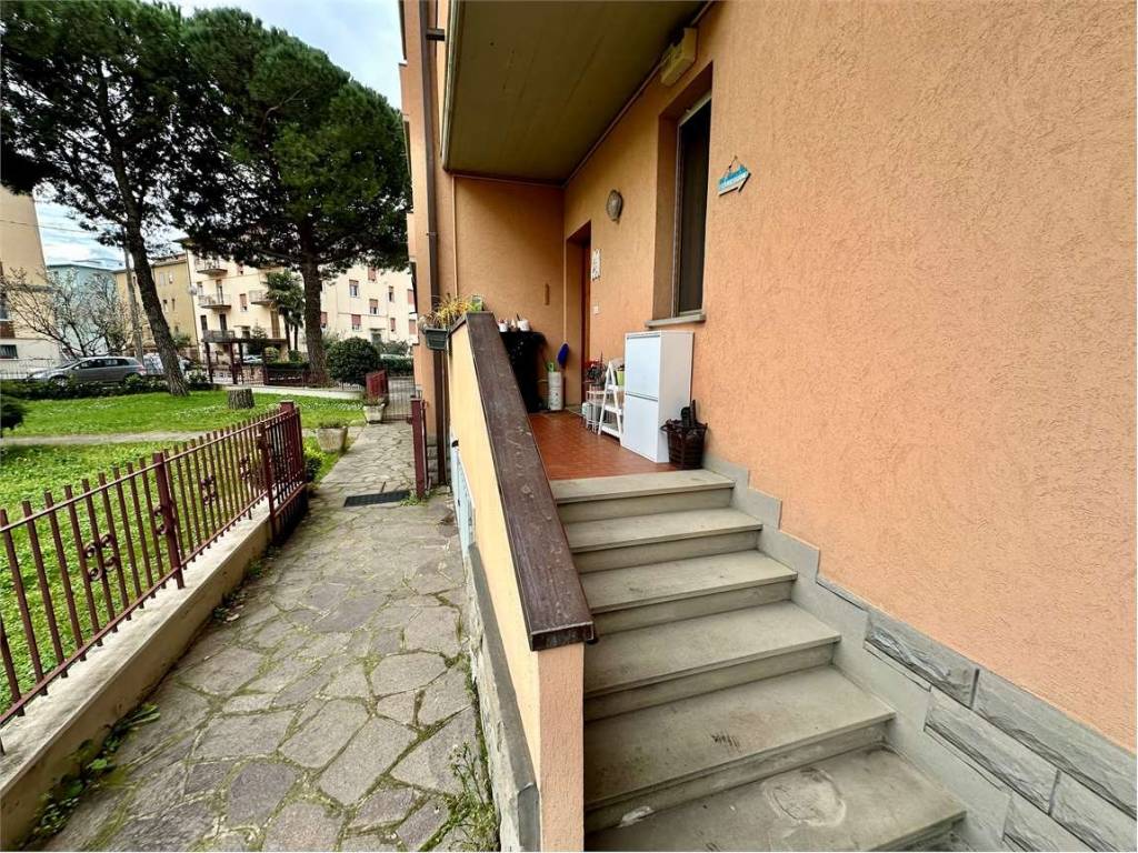 Appartamento a Imola in GIARDINO PRIVATO - TAVERNA CON CAMINETTO - Foto 4