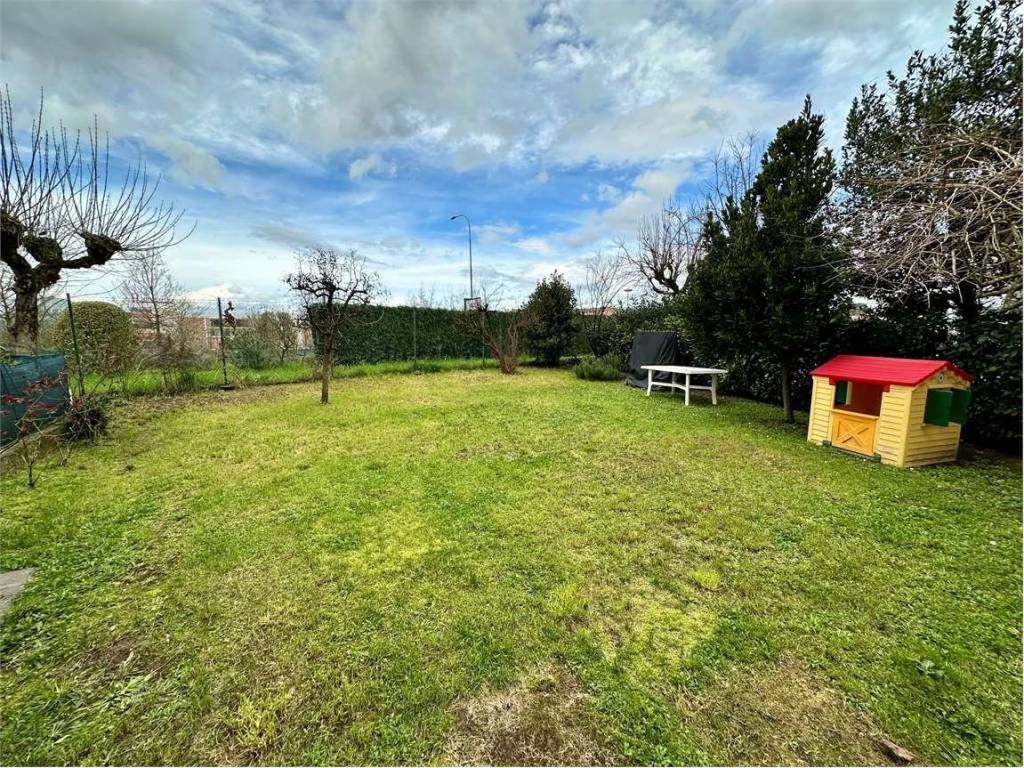 Appartamento a Imola in GIARDINO PRIVATO - TAVERNA CON CAMINETTO - Foto 5