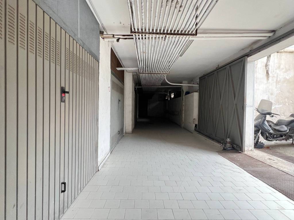 Box / garage a San giorgio a cremano in Via Tufarelli, 22 - Foto 5