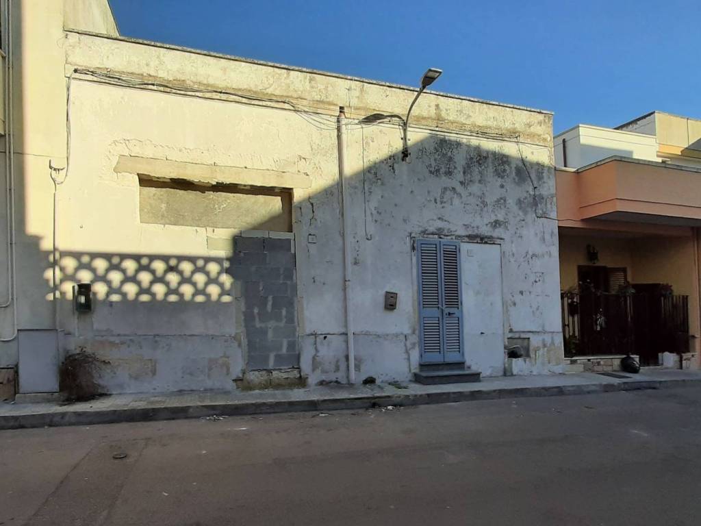 Casa indipendente a Melendugno in Via Nino Bixio, 7 - Foto 2