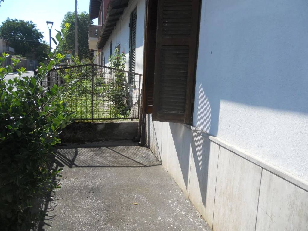 Villa a Magliano de' marsi in Via Ss Statale S.N.C. - Foto 2