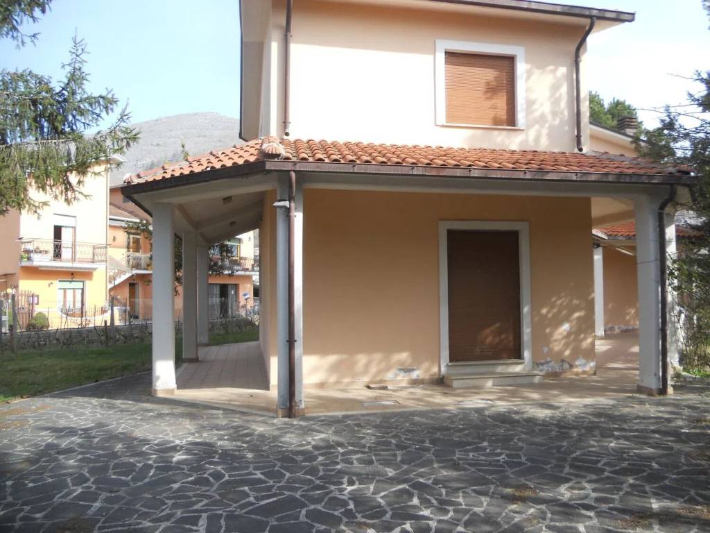 Villa a Scurcola marsicana in Via Erbosa, 2 - Foto 2