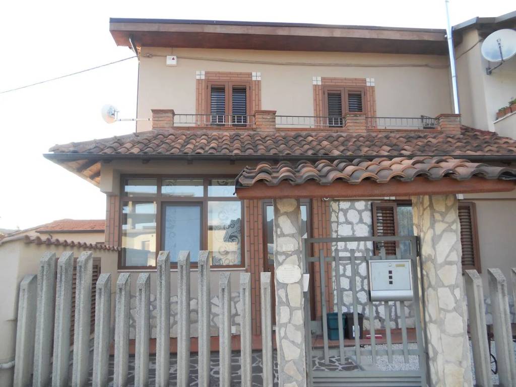 Villa a Avezzano in Via Luigi Mercantini S.N.C. - Foto 2