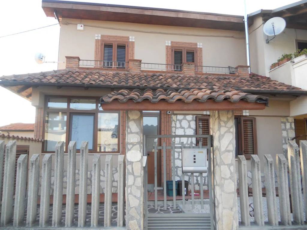 Villa a Avezzano in Via Luigi Mercantini S.N.C. - Foto 3