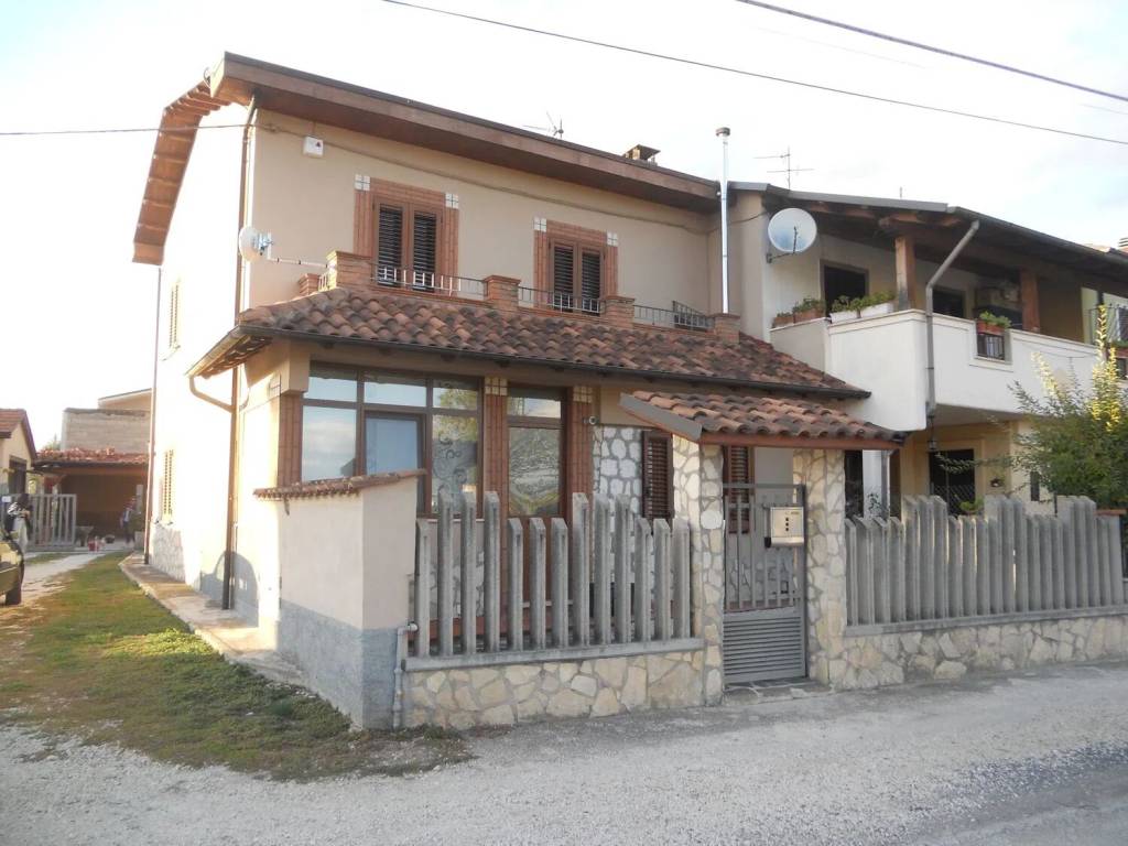 Villa a Avezzano in Via Luigi Mercantini S.N.C. - Foto 4