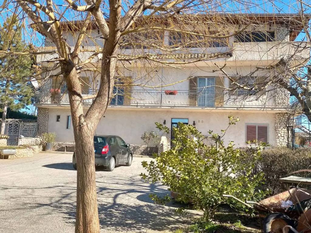 Villa a Cerchio in Via Tiburtina S.N.C. - Foto 2