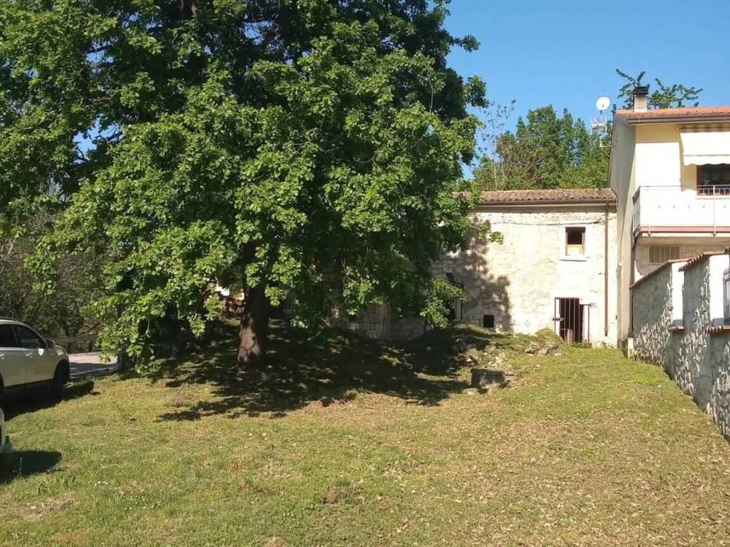 Rustico / casale a Roccamorice in Via Roma S.N.C. - Foto 2