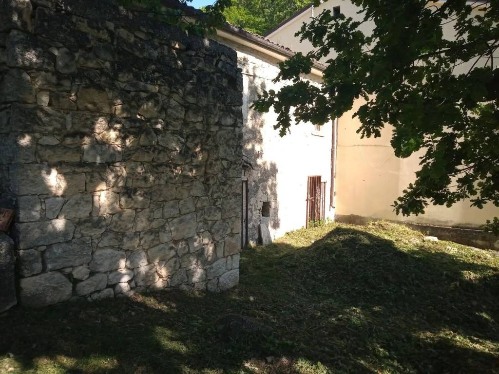 Rustico / casale a Roccamorice in Via Roma S.N.C. - Foto 3
