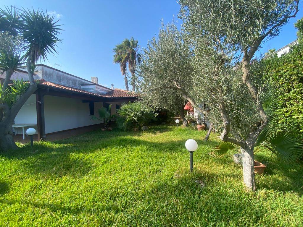 Villa a Carovigno in Via della Pineta - Foto 2