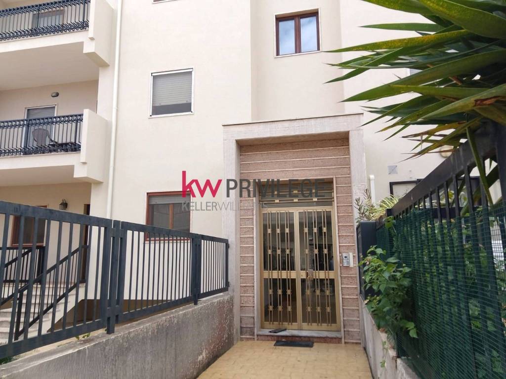 Appartamento a Mesagne in Via Dottore Emanuele Cavaliere, 32 - Foto 2
