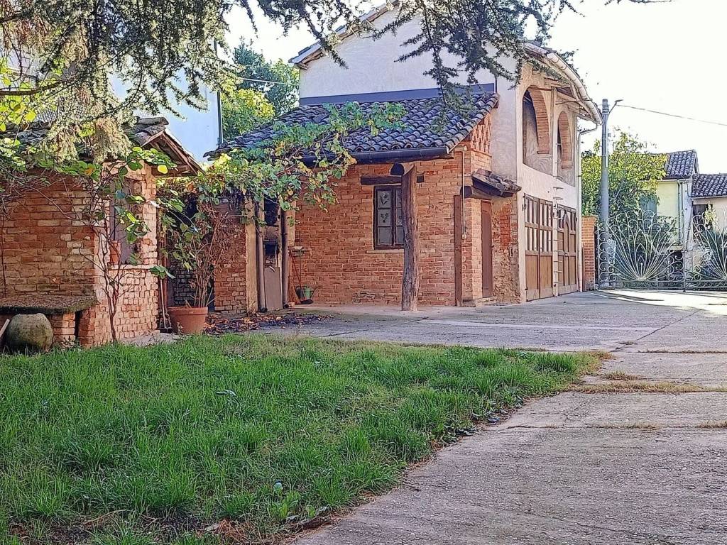 Villa a Agliano terme in Via Dante Alighieri - Foto 2