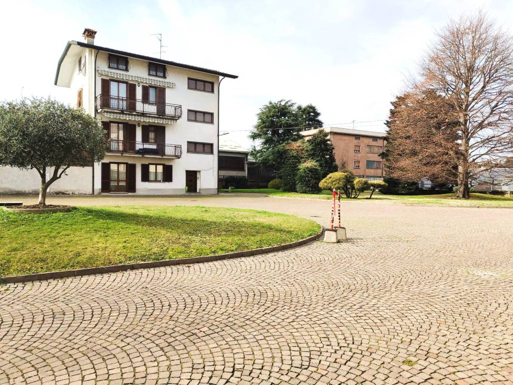Appartamento a Carugo in Via Guglielmo Marconi - Foto 2