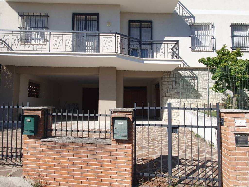 Villa a Tolentino in Via Col di Lana, 8 - Foto 2