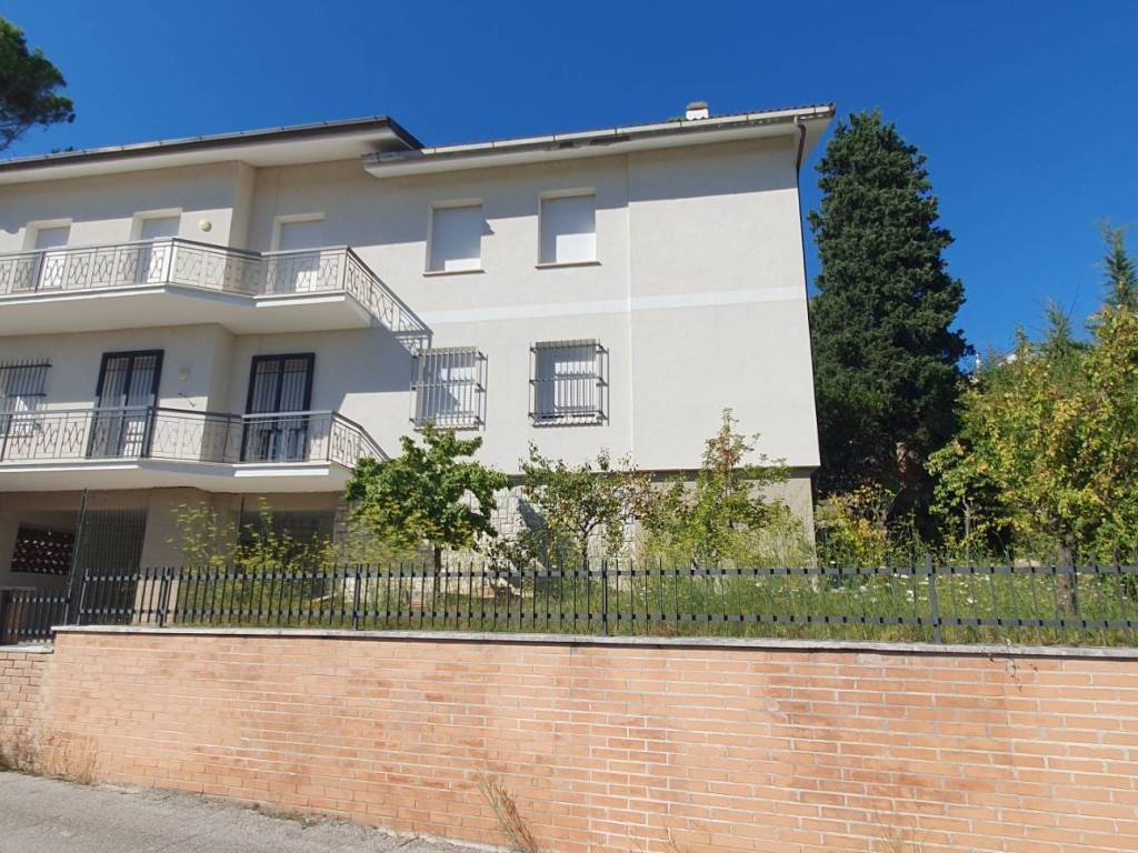 Villa a Tolentino in Via Col di Lana, 8 - Foto 4