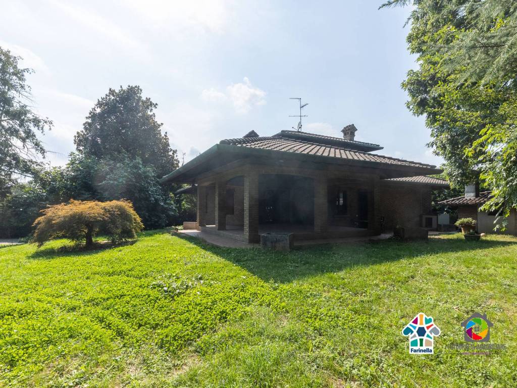 Villa a Carugo in Via Carlo Cattaneo, 35 - Foto 2