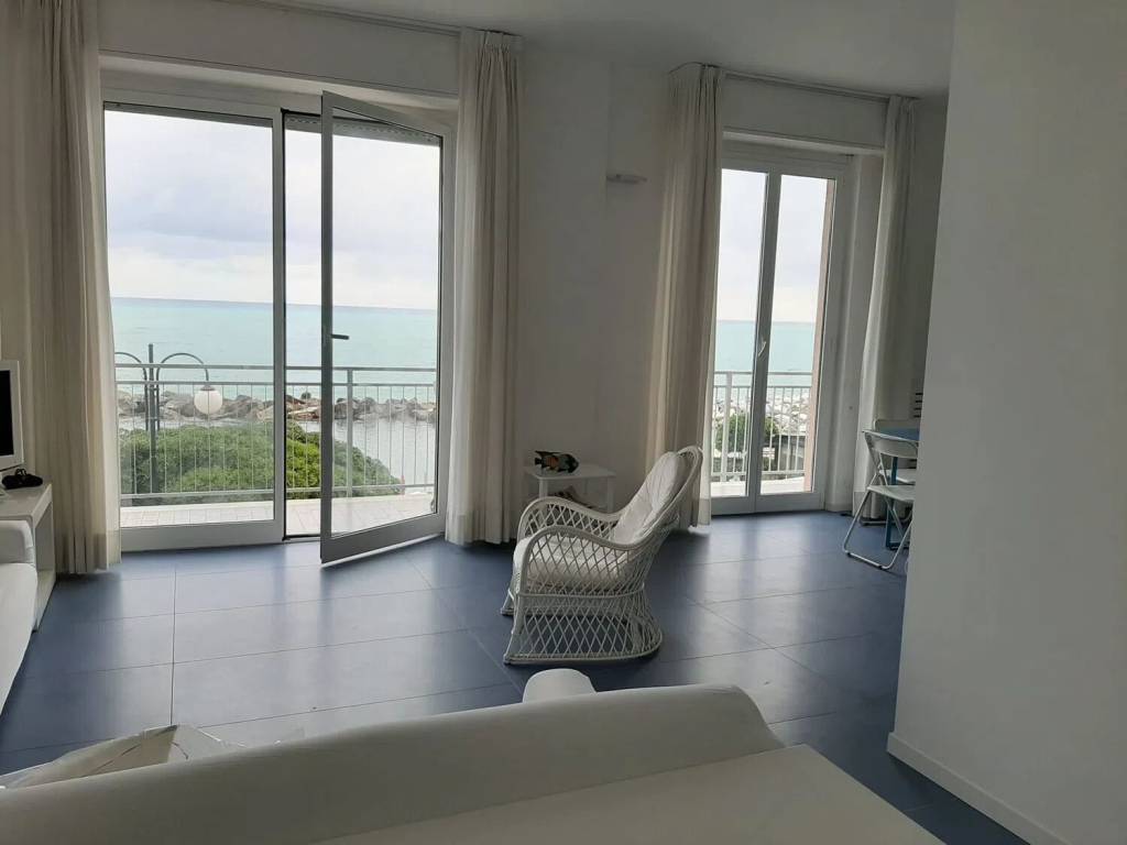 Appartamento a Chiavari in Corso Valparaiso, 60 - Foto 2