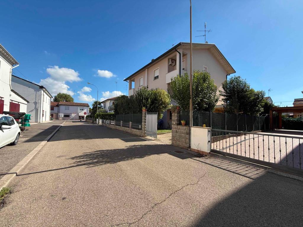 Villa a Alfonsine in Via Bruno Buozzi, 5 - Foto 3