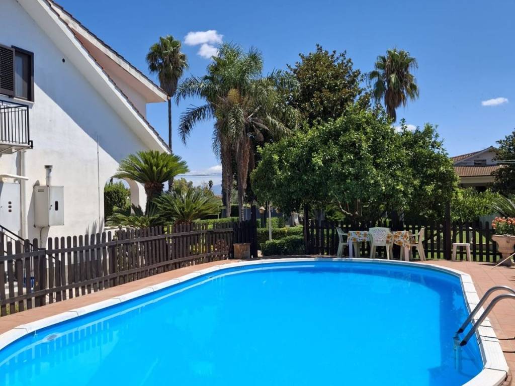 Villa a Aprilia in Via Trigno - Foto 2