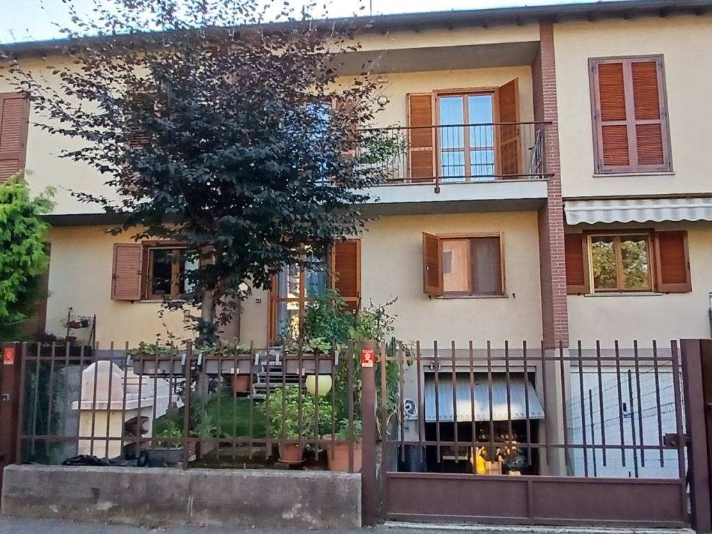 Villetta a schiera a Cardano al campo in Via Carreggia, 129 - Foto 2