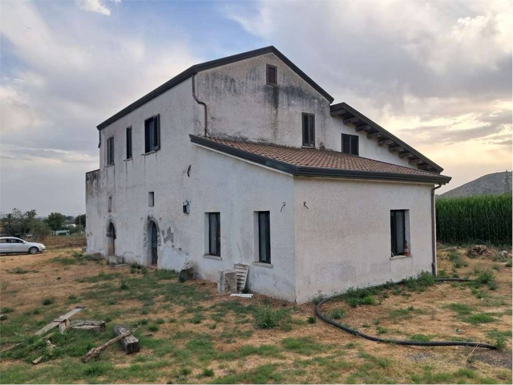 Palazzo / stabile a Sparanise in Via Mazzeo - Foto 2