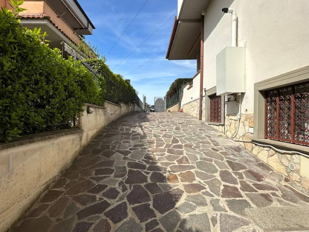 Appartamento a Monterotondo in Via Garigliano - Foto 4