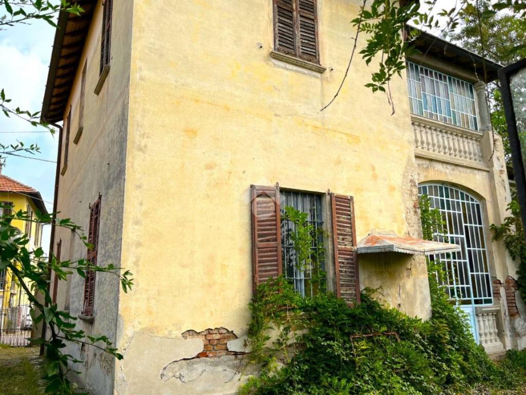 Villa a Sumirago in Via Sandroni, 2 - Foto 2