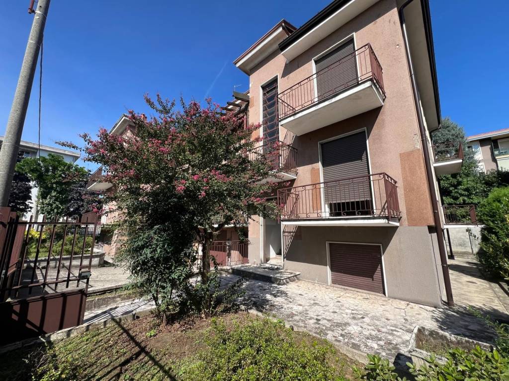 Appartamento a Saronno in Via Padre Luigi Sampietro, 90 - Foto 2
