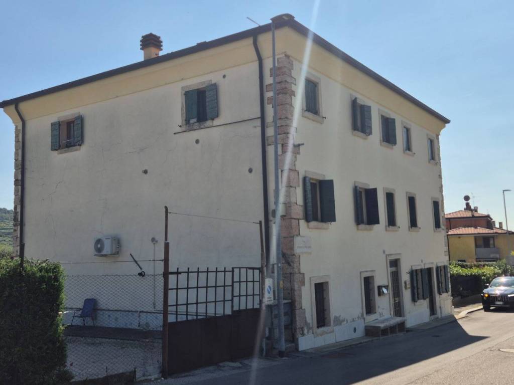 Appartamento a Verona in Via Emanuele Nicolini - Foto 3