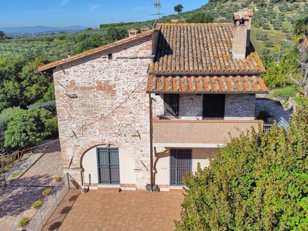 Rustico / casale a Assisi in Via PONTE SAN VITTORINO, 9 - Foto 2