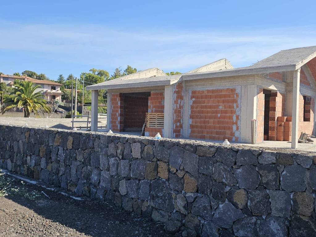 Villa a Pedara in Via della Resistenza - Foto 2