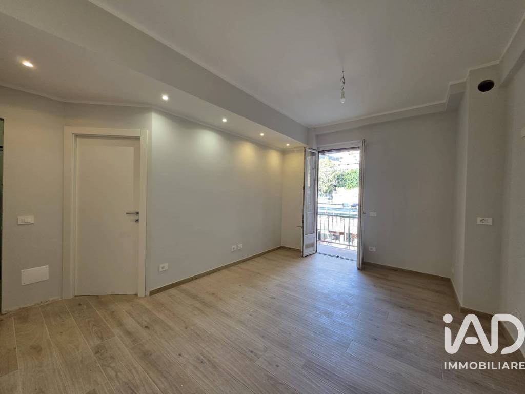 Appartamento a Varazze in Via Cilea, 54 - Foto 2