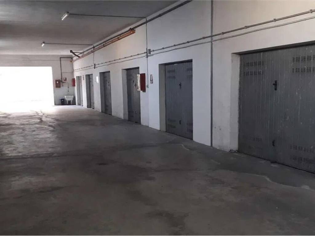 Box / garage a Mesagne in Via Nino Bixio, 30 - Foto 4
