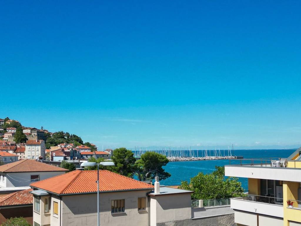 Appartamento a Muggia in Via Cesare Battisti, 14 - Foto 2