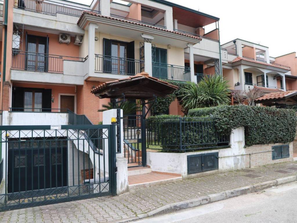 Villa a Maddaloni in Via Matilde Serao - Foto 3