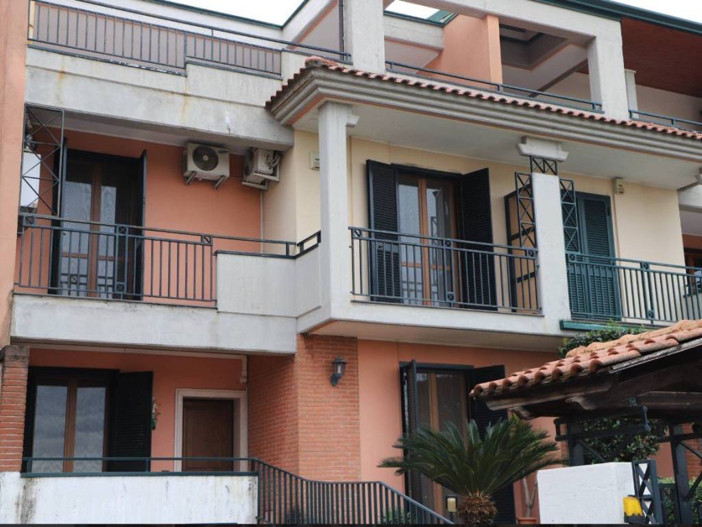 Villa a Maddaloni in Via Matilde Serao - Foto 5