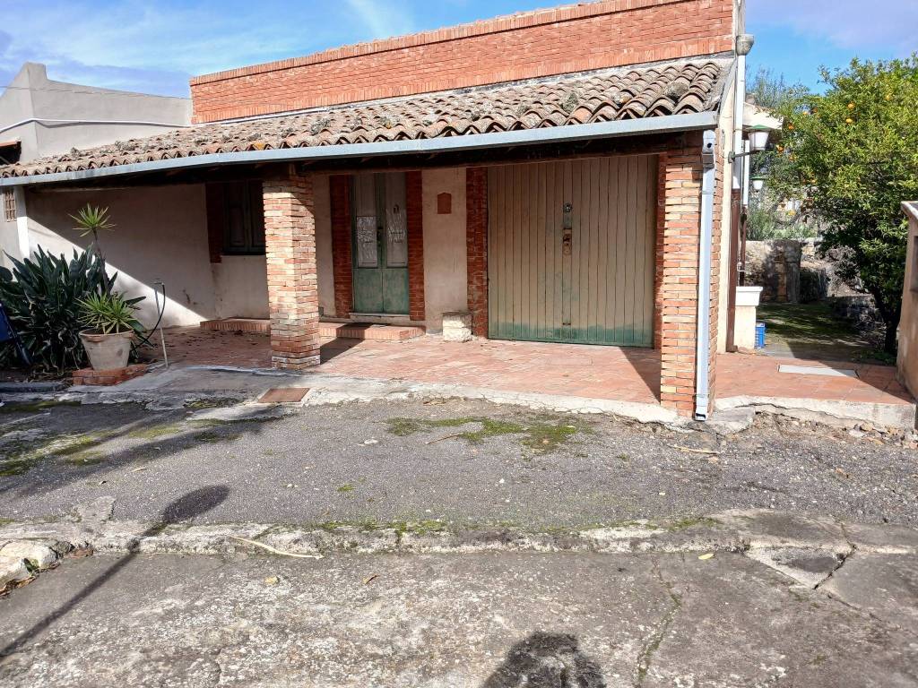 Villa a Misterbianco in Via Madonna degli Ammalati - Foto 3